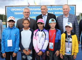 Пензенский губернатор провел теннисный матч с Шамилем Тарпищевым