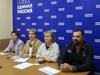 «Единая Россия» предложила Министерству просвещения РФ снизить нагрузку на учителей
