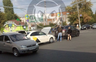 Авария с «Яндекс.Такси» спровоцировала затор в центре Пензы