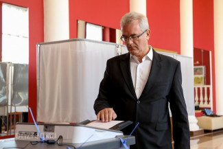 Иван Белозерцев одним из первых проголосовал на выборах 