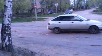 В Кузнецке водители не попадают на дорожное полотно из-за обилия ям