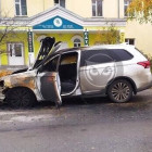 В Пензе огонь уничтожил дорогой автомобиль