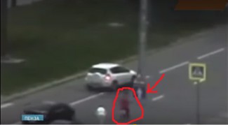 Появилось видео, как на улице Пушкина в Пензе сбивают женщину