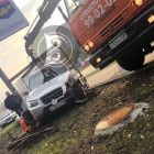 Жесткое ДТП в Пензе: покореженную иномарку выбросило с дороги