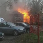 На улице Карпинского в Пензе загорелся дом. ВИДЕО