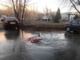 Очередная коммунальная авария в Пензе: «поплыла» улица Воронова