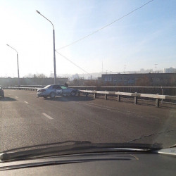 В Пензе иномарка протаранила отбойник на Гагаринском мосту 