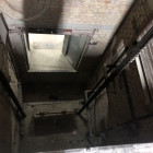 Появились фото с места падения жителя Пензенской области в шахту лифта