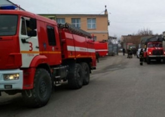 Пожар на пензенской мебельной фабрике тушили более 40 человек