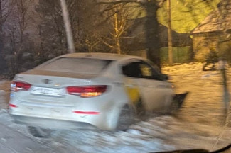 В Пензе вылетел с дороги автомобиль «Яндекс.Такси»