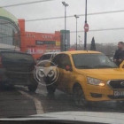 В Пензе водитель иномарки устроил аварию на парковке торгового центра