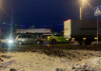 В Пензе легковушка врезалась в автомобиль «Яндекс.Такси»