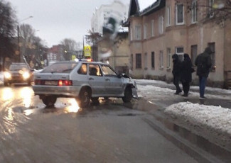 В Пензе в жестком ДТП изуродовало «четырнадцатую»