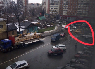 В Пензе часть строительного крана рухнула на пешеходный переход