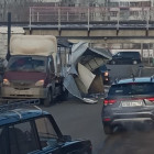 «Коварный мост». В Пензе у «ГАЗели» срезало кузов