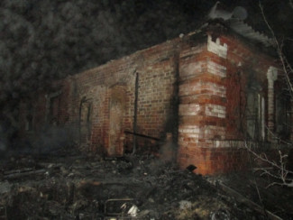 Опубликованы фото с места смертоносного пожара в Пензенской области