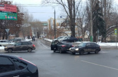 На улице Калинина в Пензе жестко столкнулись две легковушки