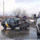 В жесткой аварии в Пензе изуродовало машину «Яндекс.Такси»
