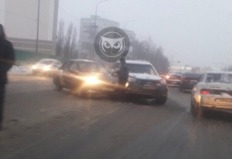 Одна из пензенских улиц встала в пробке из-за ДТП с «Яндекс.Такси»