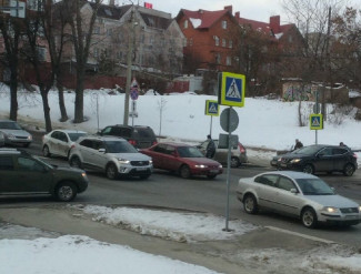 Центр Пензы встал в пробке из-за аварии