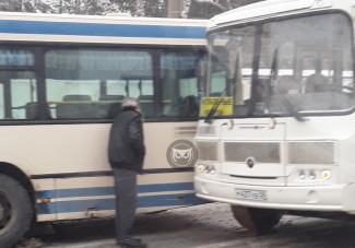 Центр Пензы встал в пробке из-за аварии с двумя автобусами