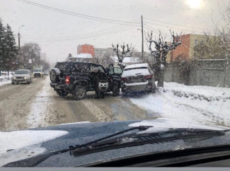 На улице Свердлова в Пензе две машины попали в жесткую аварию