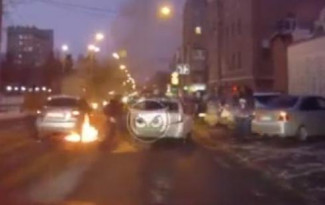 Момент возгорания машины в центре Пензы попал на видео