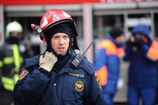 Пензенские полицейские и пожарные оцепили территорию вокруг здания суда на Суворова