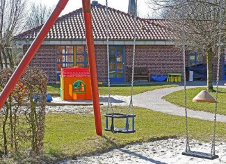 На территории детского сада покончил с собой 46-летний мужчина