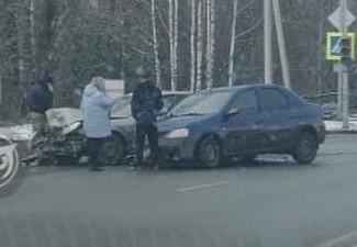 На улице Кронштадтской в Пензе разбились две легковушки