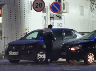 В Пензе две легковушки не смогли разъехаться на парковке