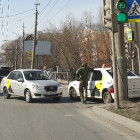 В центре Пензы столкнулись две машины «Яндекс.Такси»