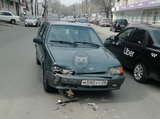 На улице Мира в Пензе разбились две легковушки. ФОТО