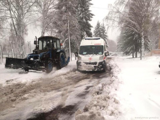 Более 30 спецмашин устраняют последствия снегопада в Пензе 