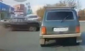 Момент столкновения трех машин в Пензе попал на видео