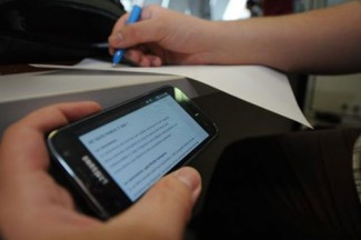 Двух пензенских школьников выгнали с ЕГЭ за пользование мобильным