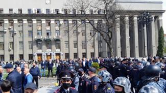 В одном из городов России начался митинг против режима самоизоляции