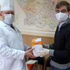 Пензенские волонтеры передали медикам перчатки и маски