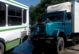 Появилось видео последствий аварии с грузовиком и автобусом на Аустрина