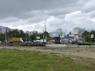 Авария парализовала движение на улице Карпинского в Пензе