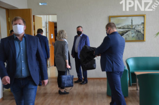 Сессия в закрытом городе Заречном: маски сброшены и не сброшены