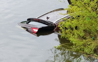 Появились фото с места ДТП с затонувшим под Пензой «Maserati»