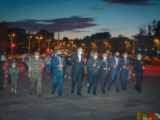 Пензенские единороссы зажгли свечи в память о героях Великой Отечественной войны