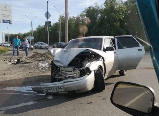 В жесткой аварии на улице Окружной в Пензе изуродовало машину