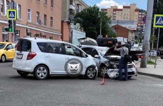 Серьезная авария в центре Пензы: разбились две машины