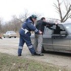 Житель Заречного, угрожая водителю ножом, угнал автомобиль