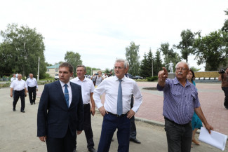 Пензенский губернатор оценил ход реконструкции площади в Малой Сердобе