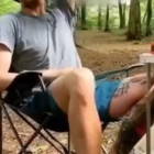 В социальных сетях разлетелось видео, где мужчина трясет младенца вниз головой