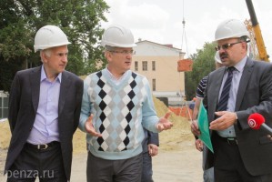 Белозерцев поручил закончить основные работы по строительству перинатального центра к 1 октября 2016 года