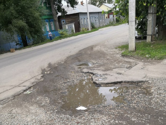 В Кузнецке люди взывают к администрации города, чтобы им починили дорогу